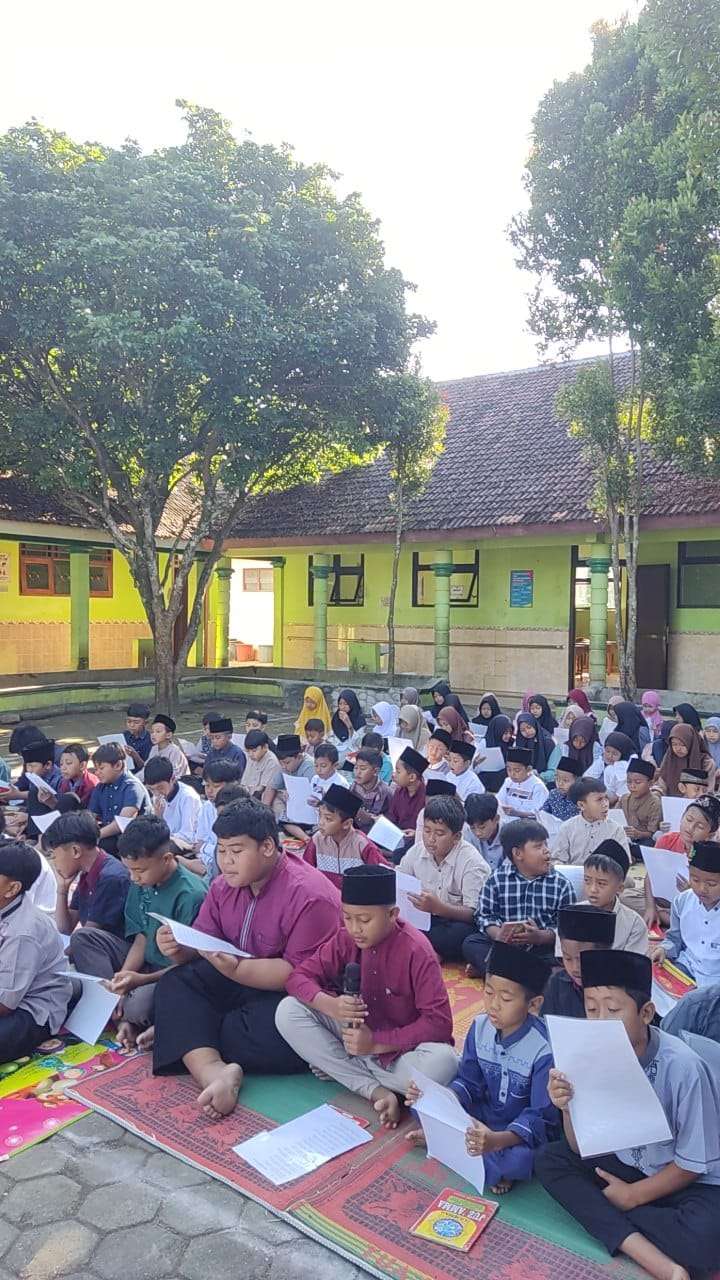 Semarak Idul Adha di SDN 2 Golo: Hangatnya Makan Bersama dan Meriahnya Pentas Seni Islami Siswa
